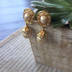 VINTAGE LCi Gold, Pearl & Rhinestone Earrings